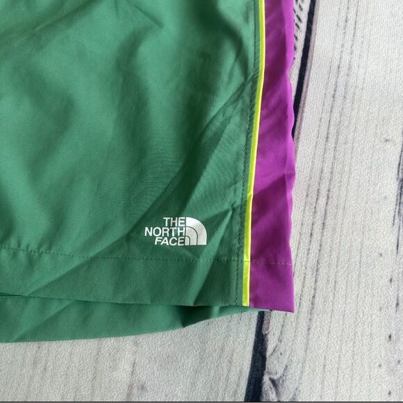 NWT!  THE NORTH FACE Circular Design Green/Purple Running Shorts Gym Hike Sz XXL - Picture 9 of 14